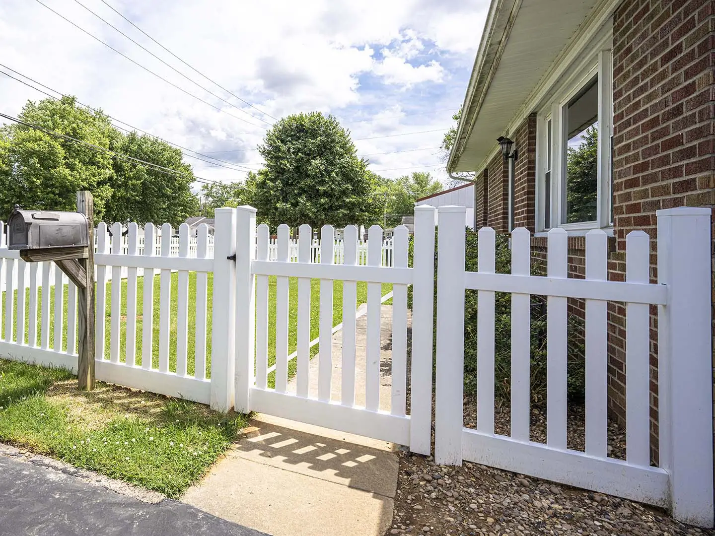 Vinyl fence evansville indiana fence company 24