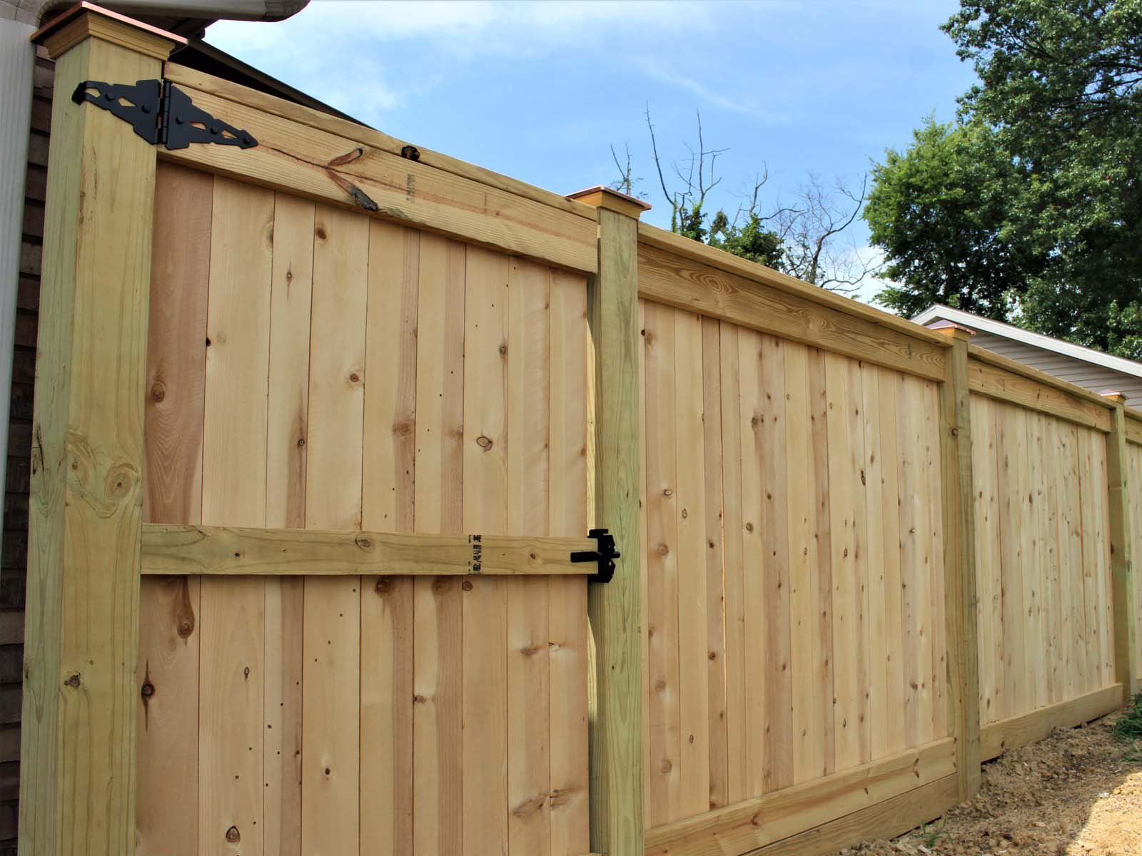 Oakland City Indiana wood privacy fencing
