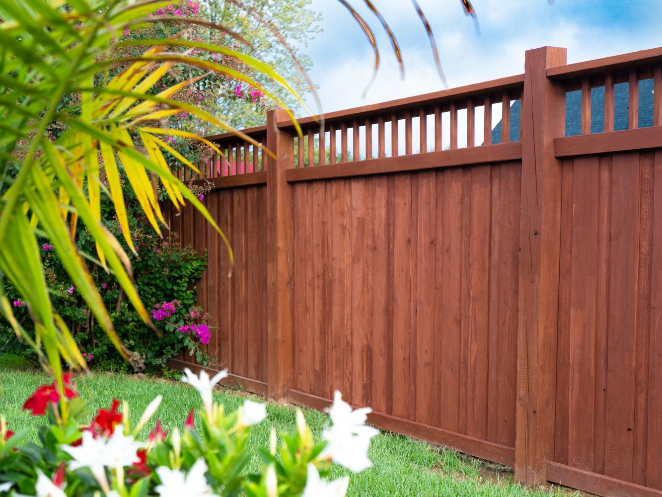 Baskett KY Spindle Top style wood fence